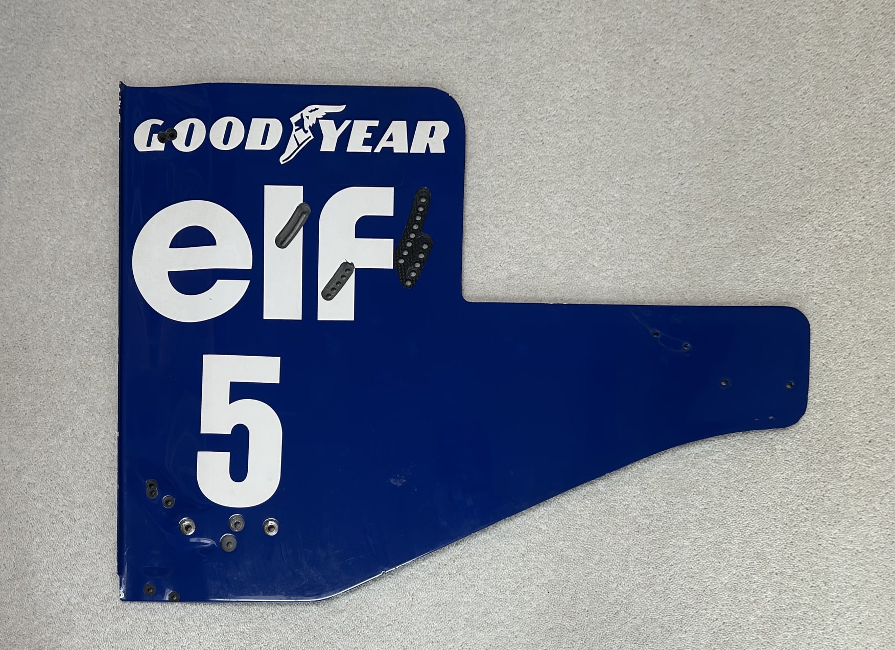 Williams FW17 Damon Hill rear wing end plate in 1996 livery