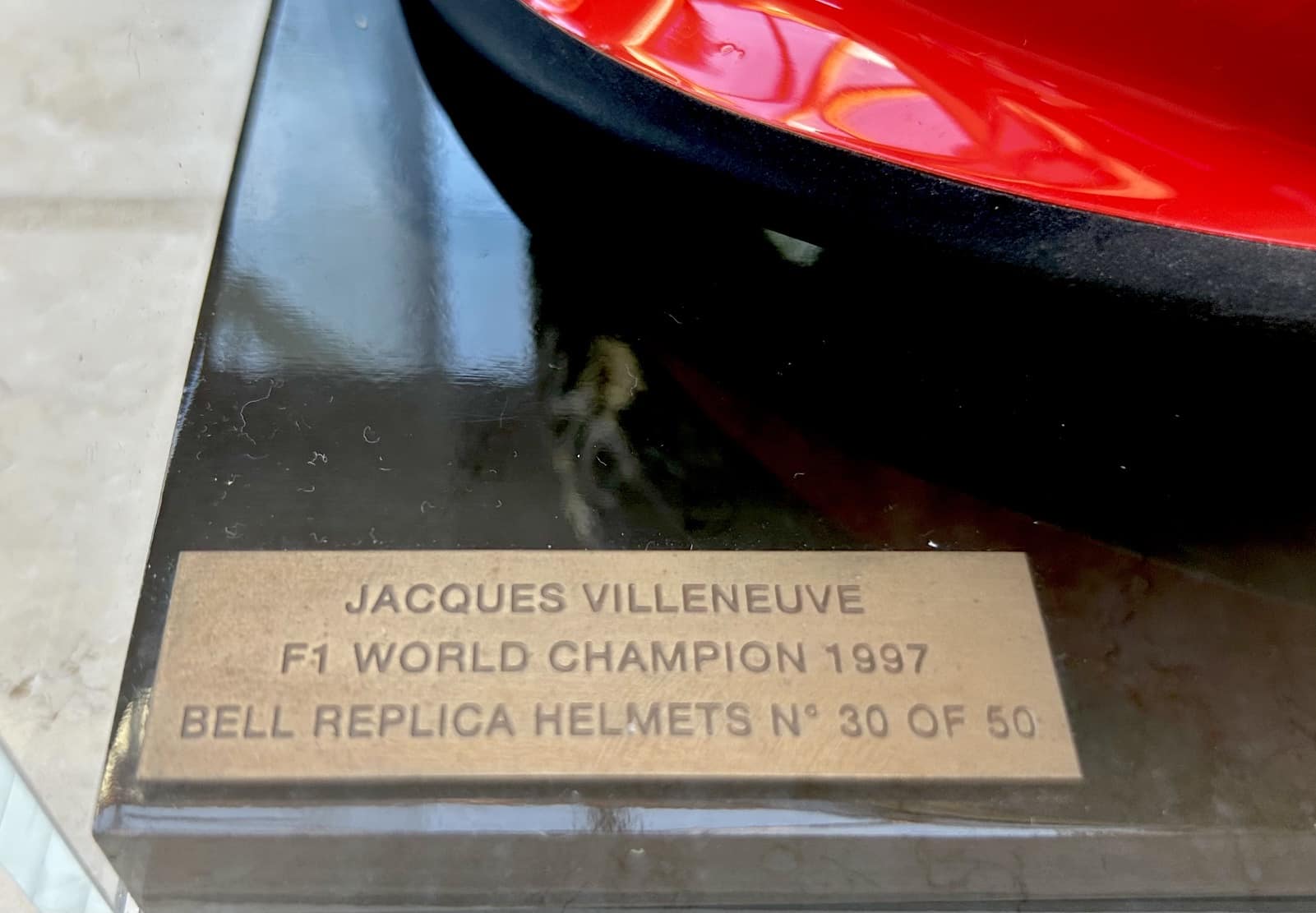 1997 Bell official replica Jacques Villeneuve signed 'Dominator' helmet - Image 3