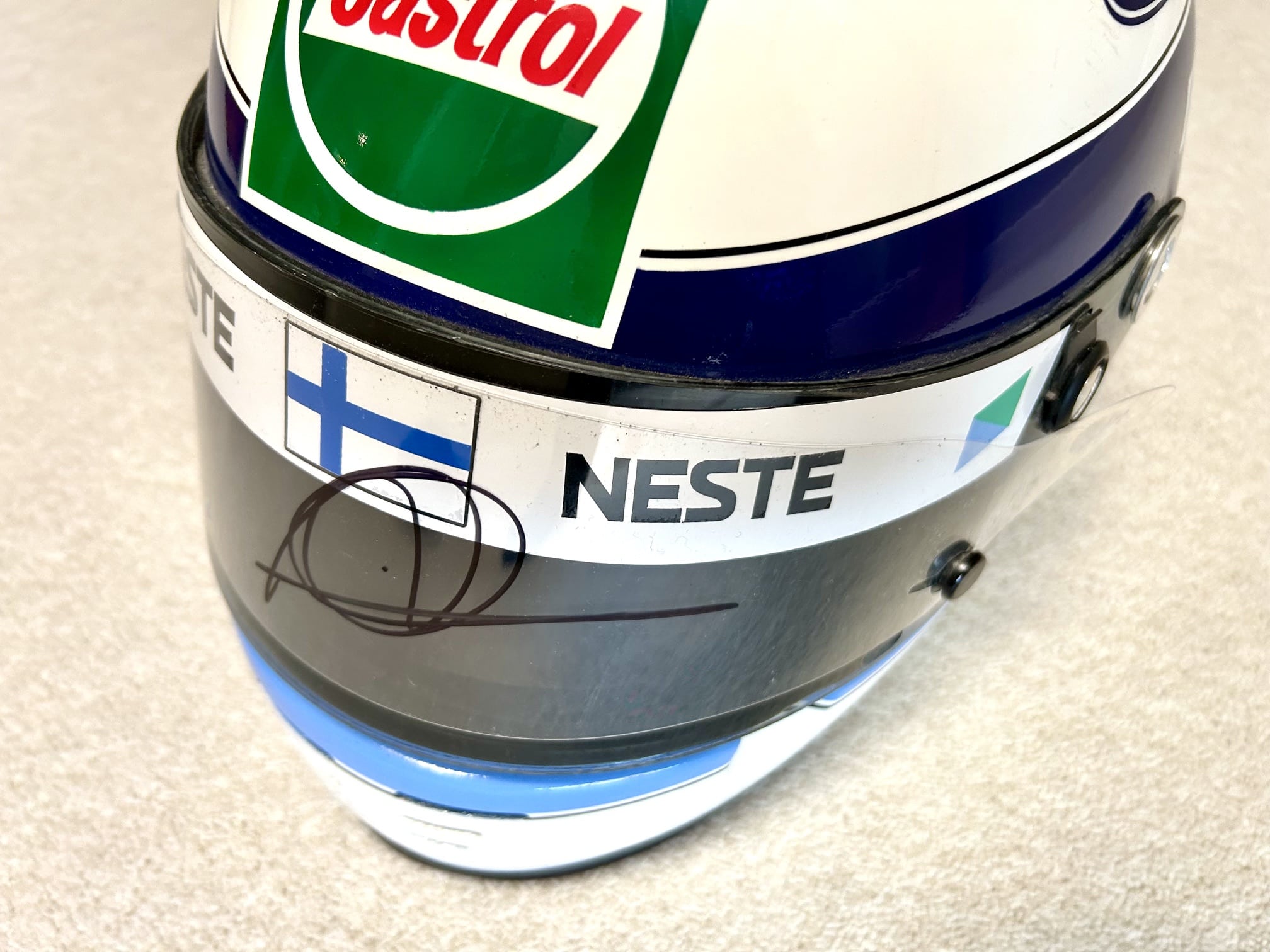Mika Hakkinen 1992 Arai GP3 replica Team Lotus helmet with signed visor - Image 3