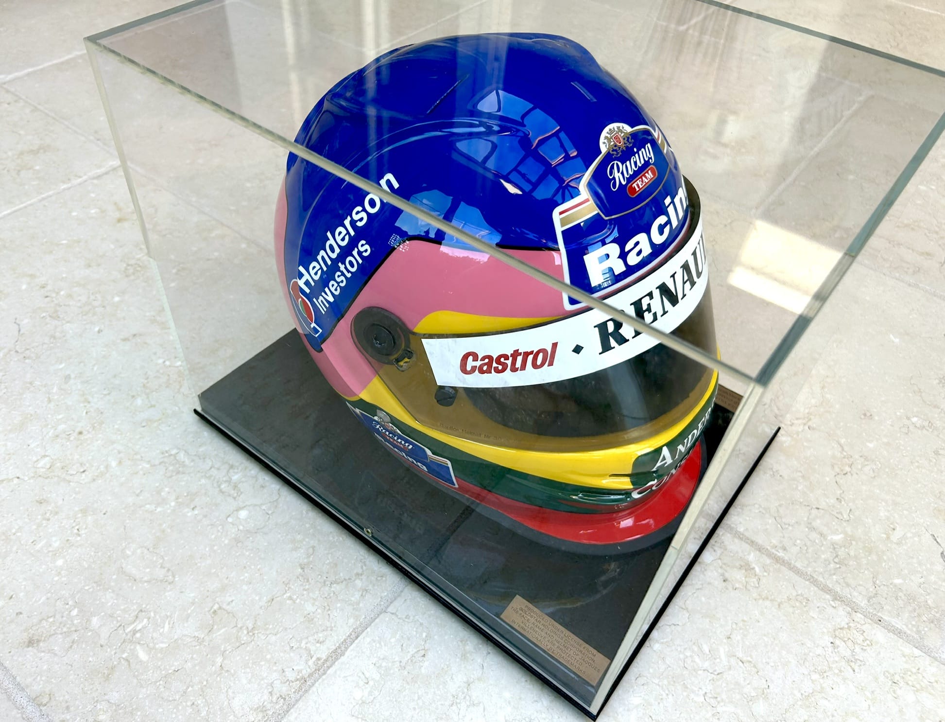 1997 Bell official replica Jacques Villeneuve signed 'Dominator' helmet - Image 4
