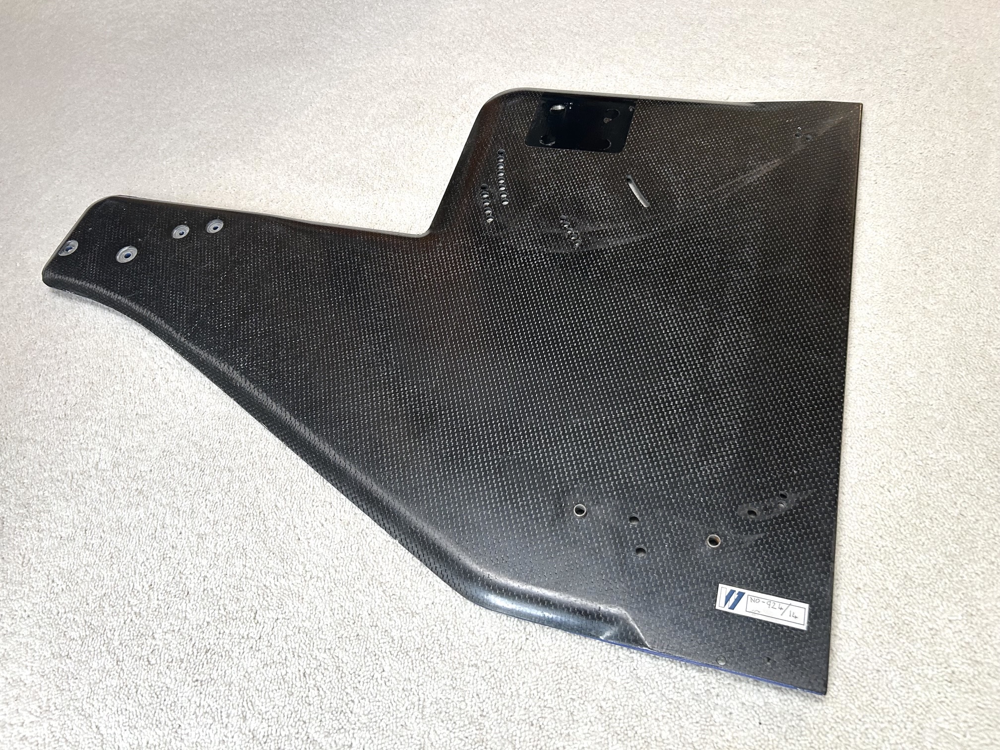 Williams FW17 Damon Hill rear wing end plate in 1996 livery - Image 4