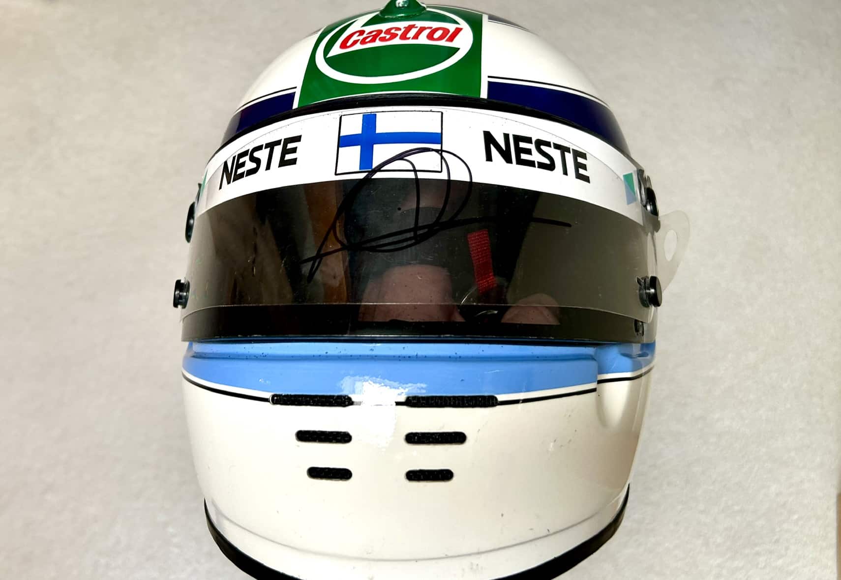 Mika Hakkinen 1992 Arai GP3 replica Team Lotus helmet with signed visor - Image 7